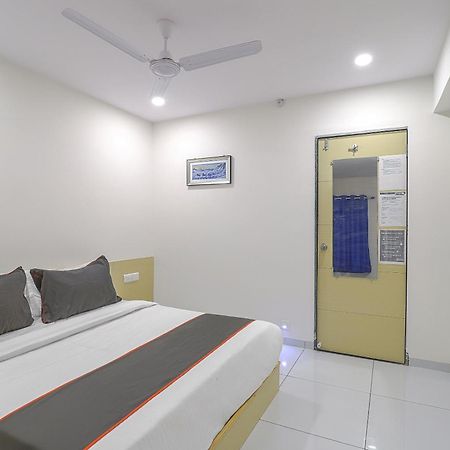 Hotel O La Veera Ahmedabad Exterior photo